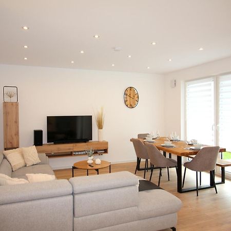 Apartment Mit Voll Ausgestatetter Kueche, Badewanne, Balkon, Parkplatz Vor Dem Haus, Ruhig Gelegen, Ada4 คูลม์บาค ภายนอก รูปภาพ