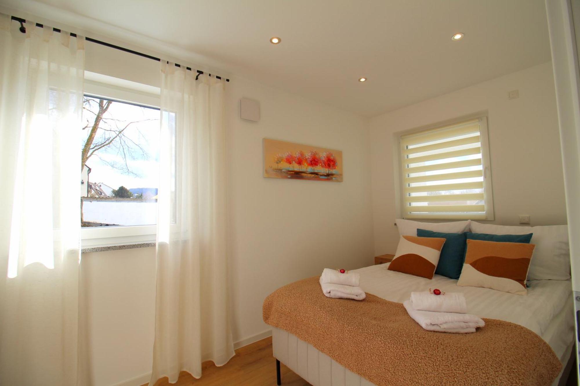 Apartment Mit Voll Ausgestatetter Kueche, Badewanne, Balkon, Parkplatz Vor Dem Haus, Ruhig Gelegen, Ada4 คูลม์บาค ภายนอก รูปภาพ