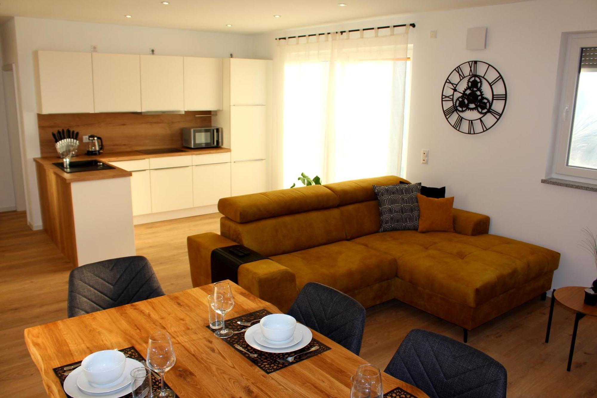Apartment Mit Voll Ausgestatetter Kueche, Badewanne, Balkon, Parkplatz Vor Dem Haus, Ruhig Gelegen, Ada4 คูลม์บาค ภายนอก รูปภาพ
