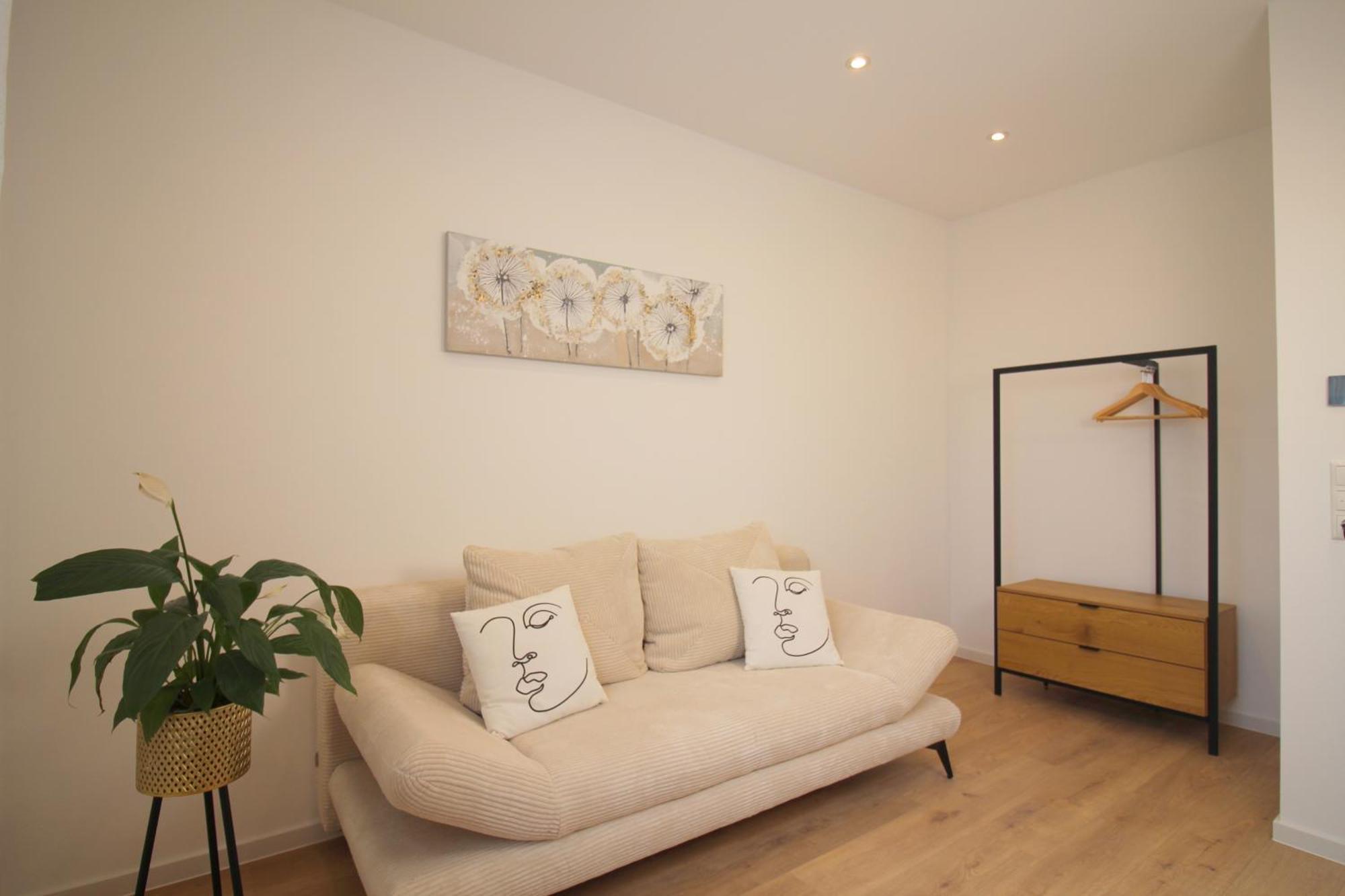 Apartment Mit Voll Ausgestatetter Kueche, Badewanne, Balkon, Parkplatz Vor Dem Haus, Ruhig Gelegen, Ada4 คูลม์บาค ภายนอก รูปภาพ