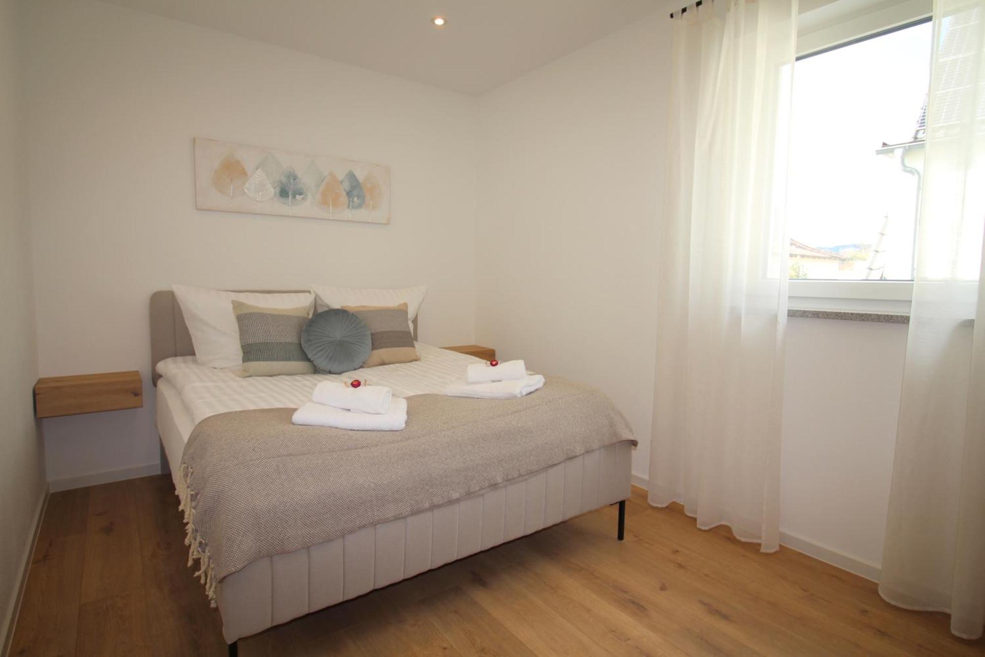 Apartment Mit Voll Ausgestatetter Kueche, Badewanne, Balkon, Parkplatz Vor Dem Haus, Ruhig Gelegen, Ada4 คูลม์บาค ภายนอก รูปภาพ