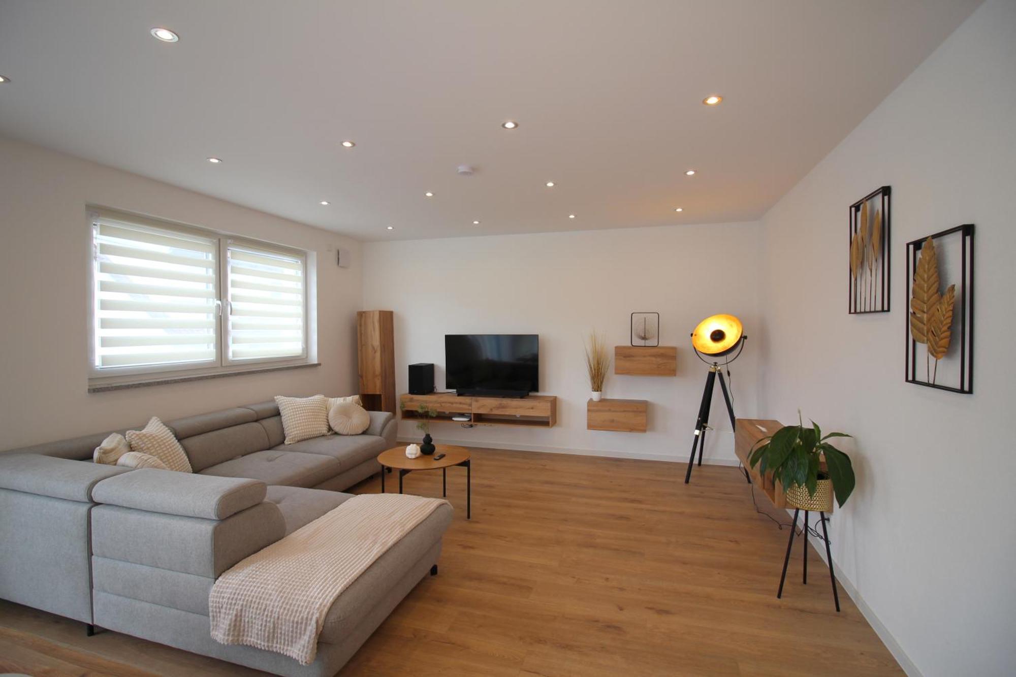 Apartment Mit Voll Ausgestatetter Kueche, Badewanne, Balkon, Parkplatz Vor Dem Haus, Ruhig Gelegen, Ada4 คูลม์บาค ภายนอก รูปภาพ