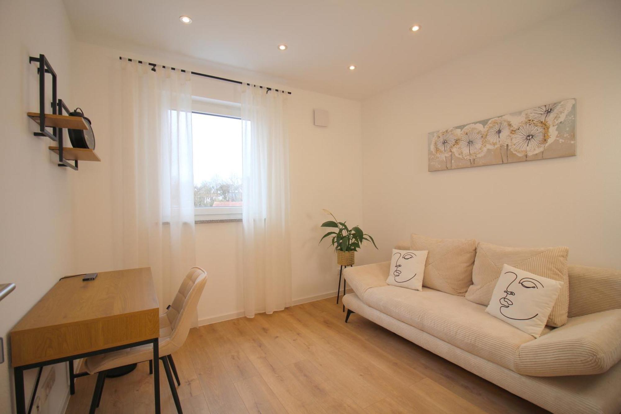 Apartment Mit Voll Ausgestatetter Kueche, Badewanne, Balkon, Parkplatz Vor Dem Haus, Ruhig Gelegen, Ada4 คูลม์บาค ภายนอก รูปภาพ