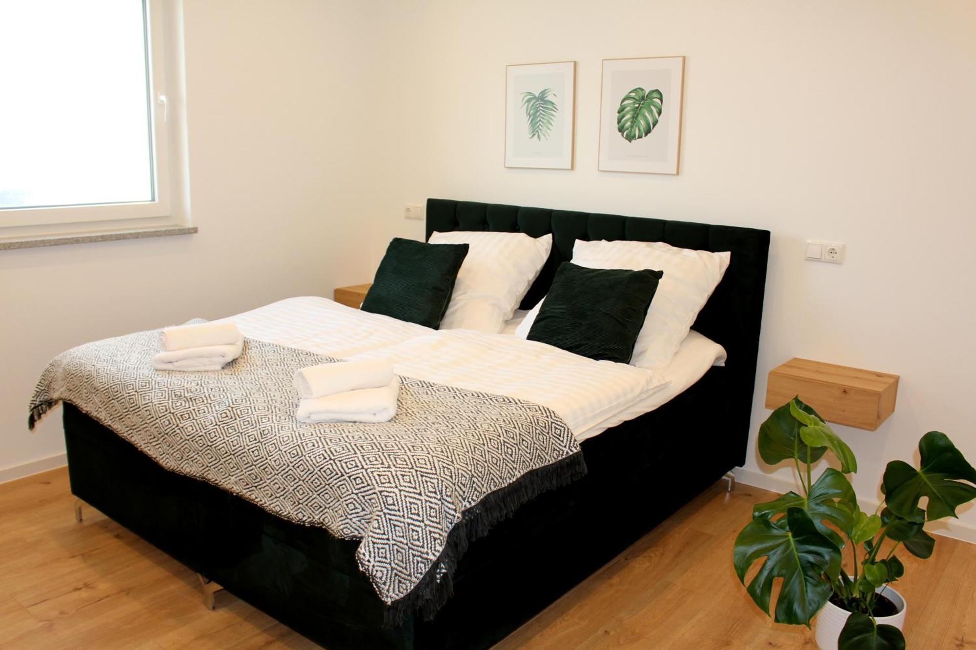 Apartment Mit Voll Ausgestatetter Kueche, Badewanne, Balkon, Parkplatz Vor Dem Haus, Ruhig Gelegen, Ada4 คูลม์บาค ภายนอก รูปภาพ