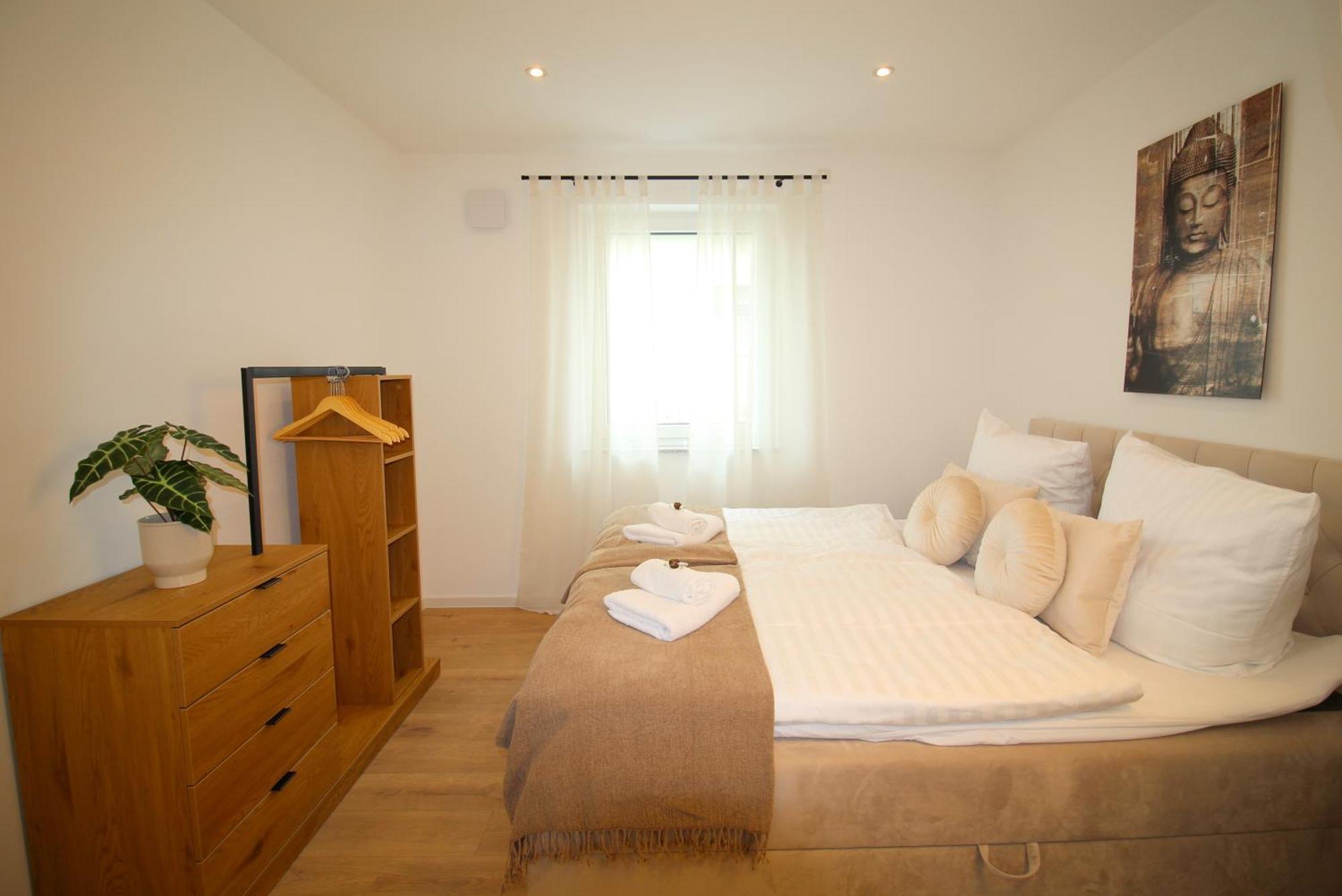 Apartment Mit Voll Ausgestatetter Kueche, Badewanne, Balkon, Parkplatz Vor Dem Haus, Ruhig Gelegen, Ada4 คูลม์บาค ภายนอก รูปภาพ