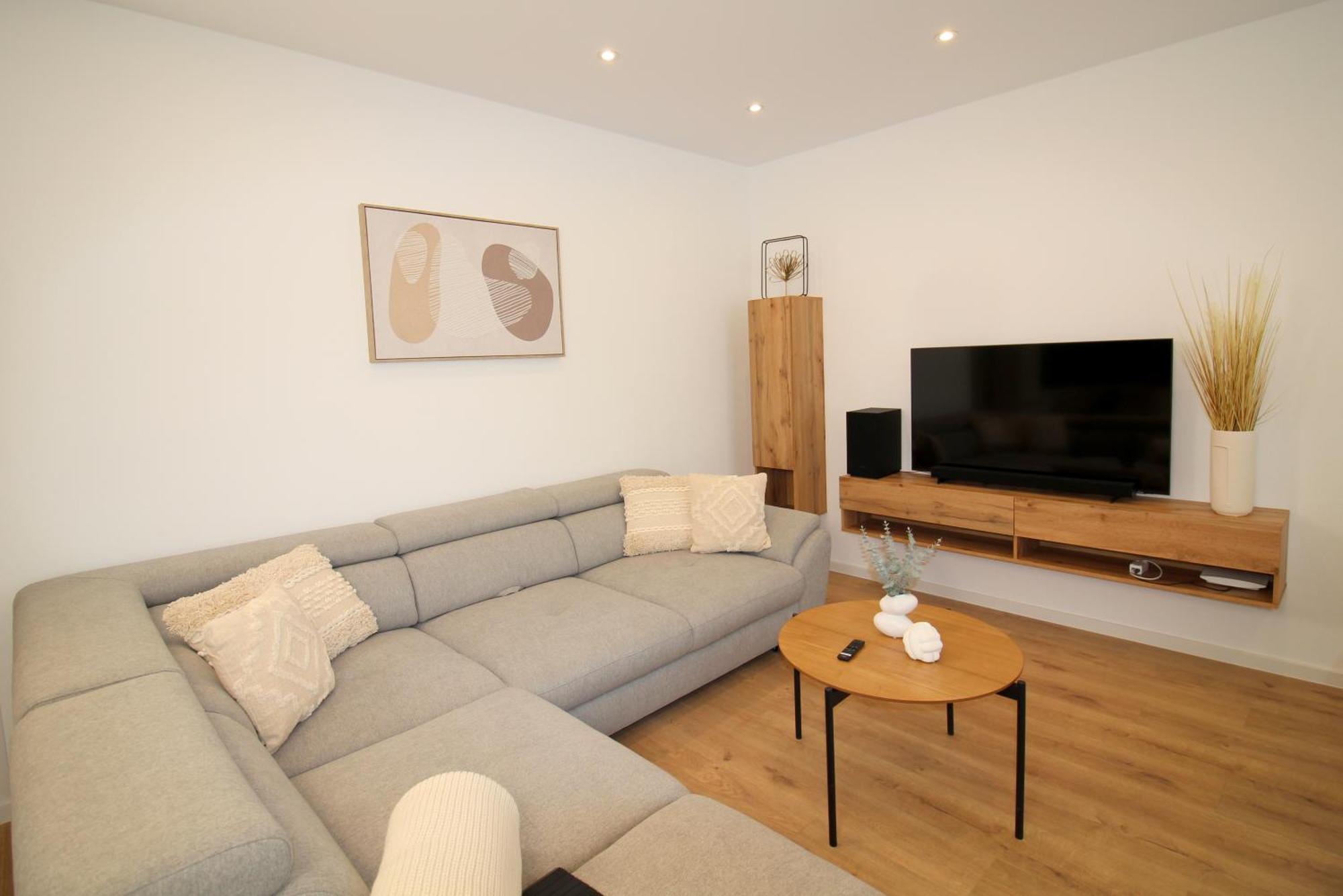 Apartment Mit Voll Ausgestatetter Kueche, Badewanne, Balkon, Parkplatz Vor Dem Haus, Ruhig Gelegen, Ada4 คูลม์บาค ภายนอก รูปภาพ