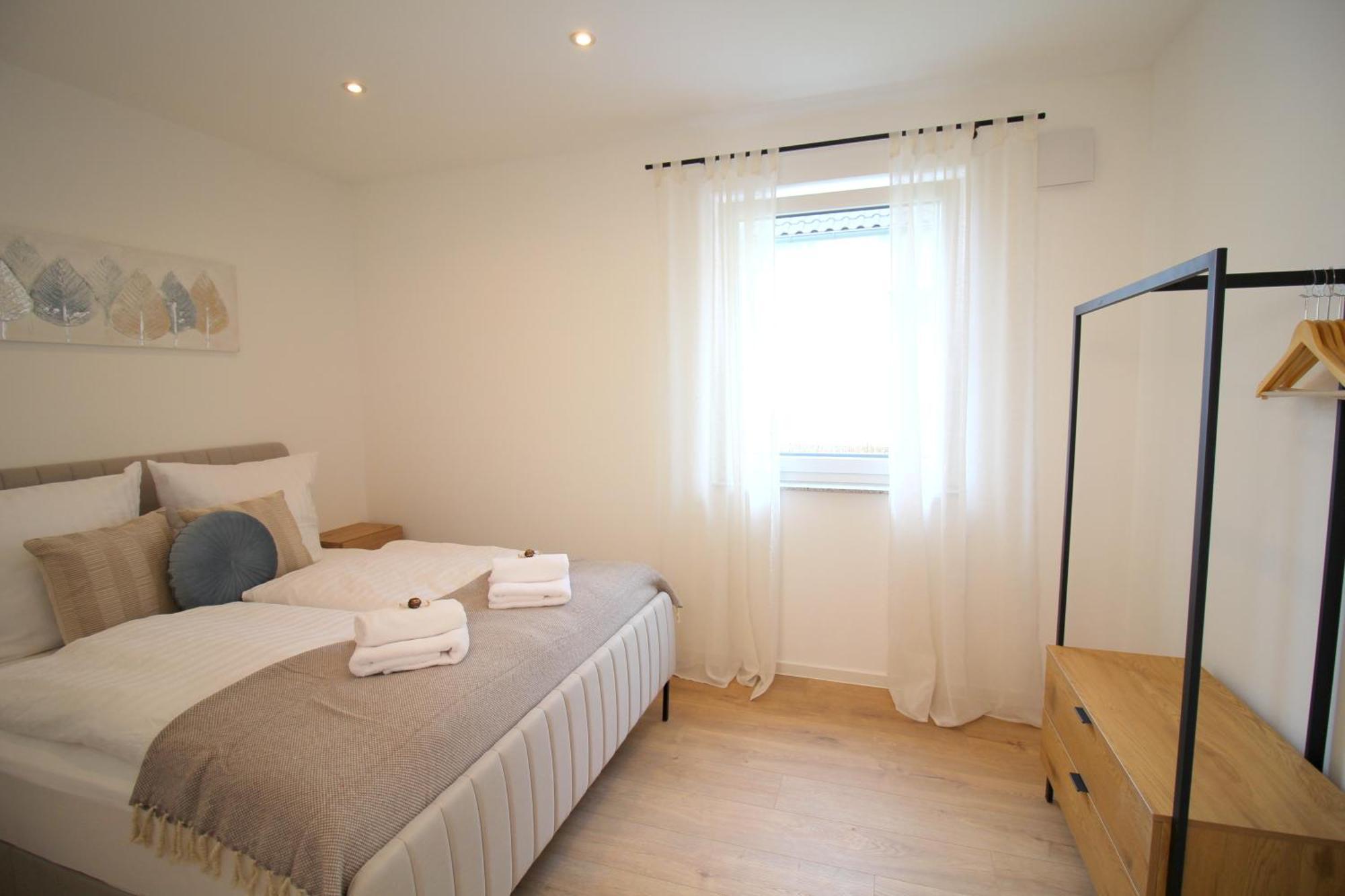 Apartment Mit Voll Ausgestatetter Kueche, Badewanne, Balkon, Parkplatz Vor Dem Haus, Ruhig Gelegen, Ada4 คูลม์บาค ภายนอก รูปภาพ