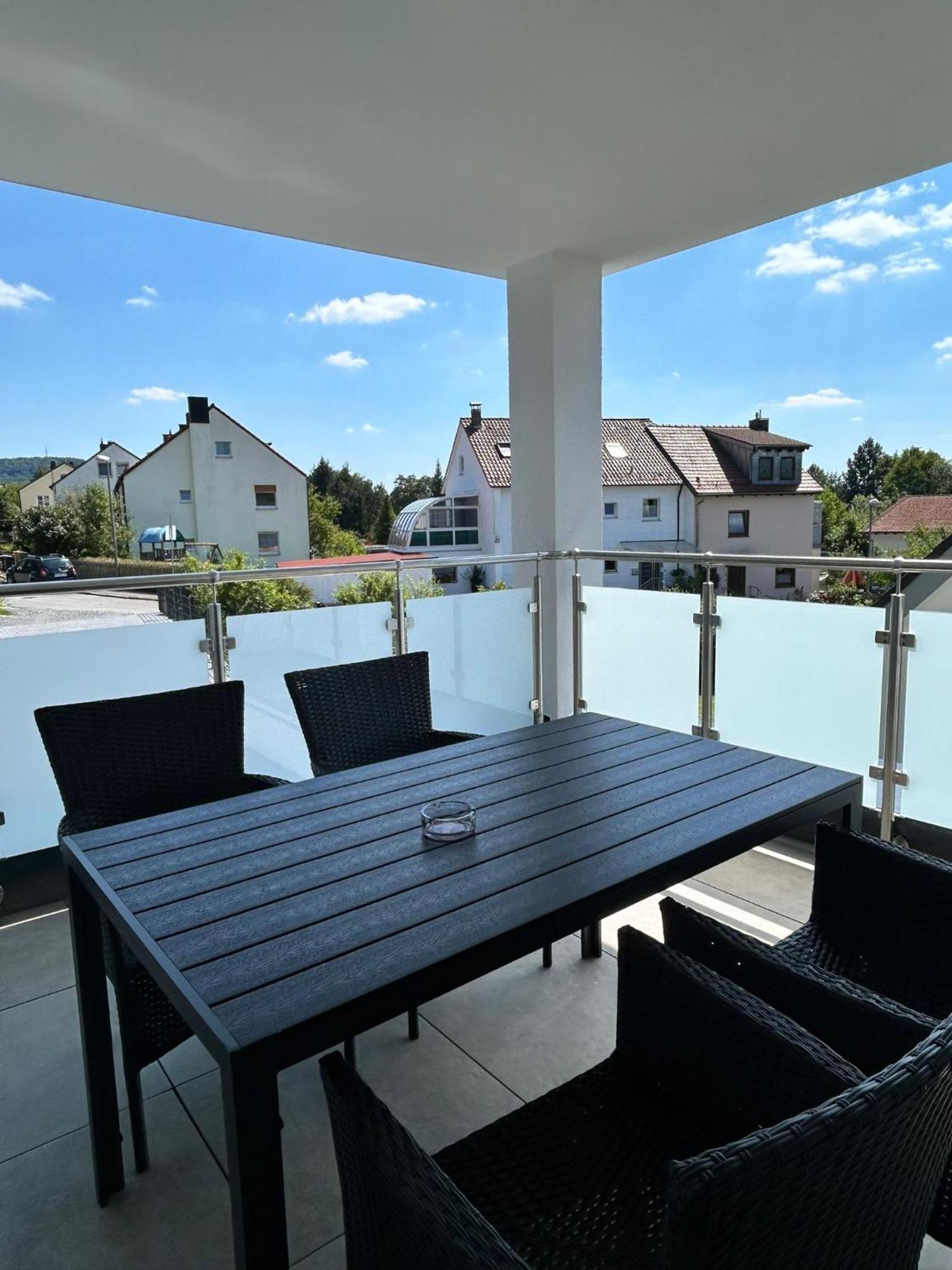 Apartment Mit Voll Ausgestatetter Kueche, Badewanne, Balkon, Parkplatz Vor Dem Haus, Ruhig Gelegen, Ada4 คูลม์บาค ภายนอก รูปภาพ